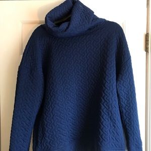 GAP blue sweatshirt